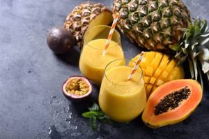 Como hacer un smoothie de mango y piña