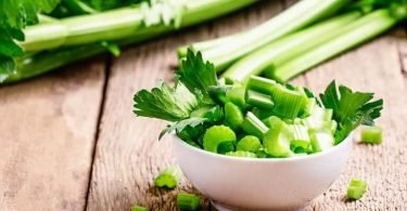 beneficios del jugo de apio