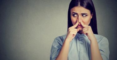 como puedes combatir el mal olor corporal con remedios caseros